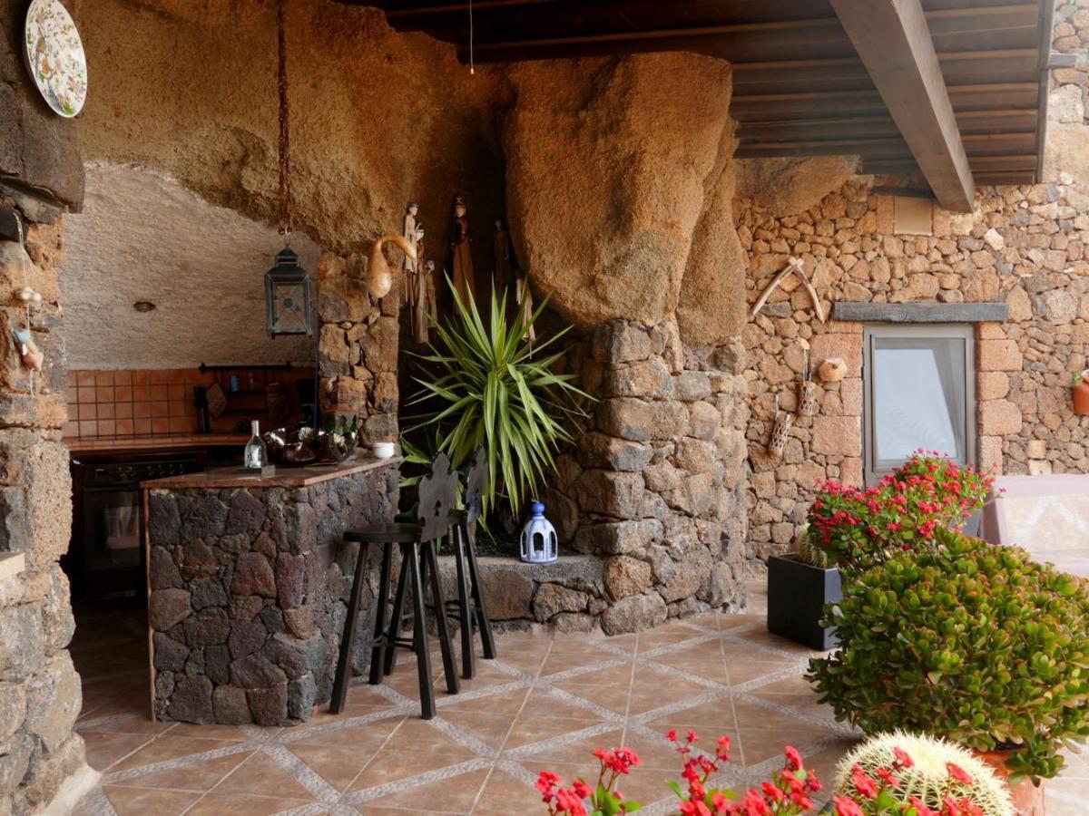 Castillo Lanzarote Villa Sophie - Luxury Villa -Sleep In A Volcanic Cave With Heated Pool Tias Exterior photo