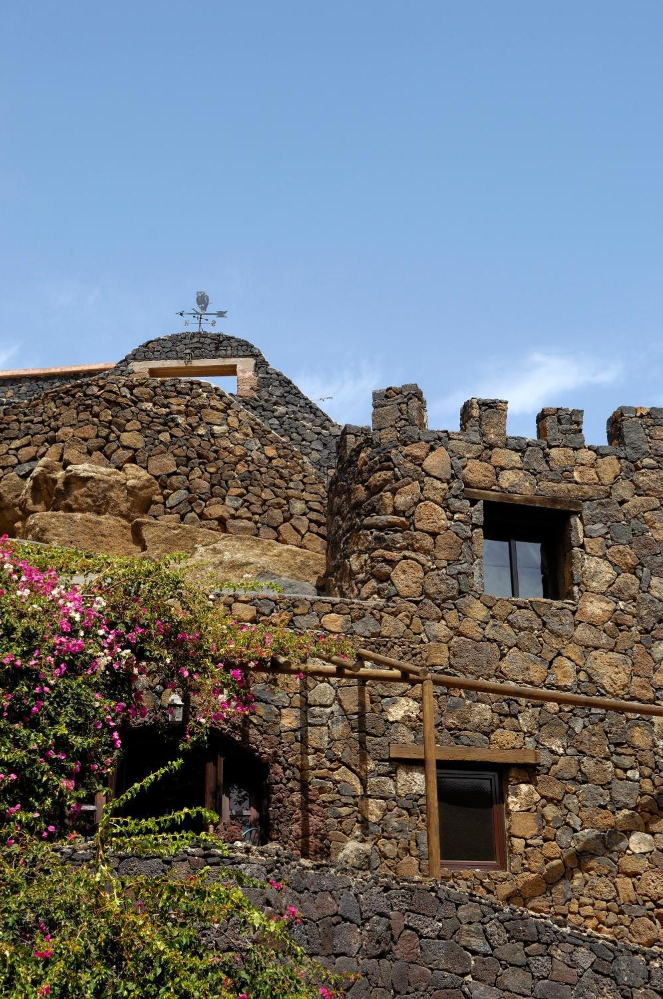 Castillo Lanzarote Villa Sophie - Luxury Villa -Sleep In A Volcanic Cave With Heated Pool Tias Exterior photo